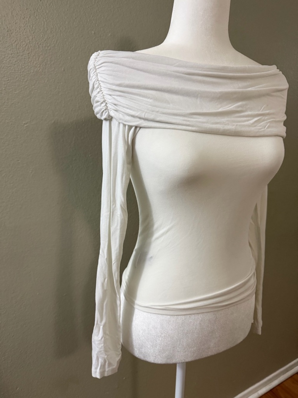 EDIKTED White Off-The-Shoulder Fold Over Drawstring Top Size S - Picture 2 of 10